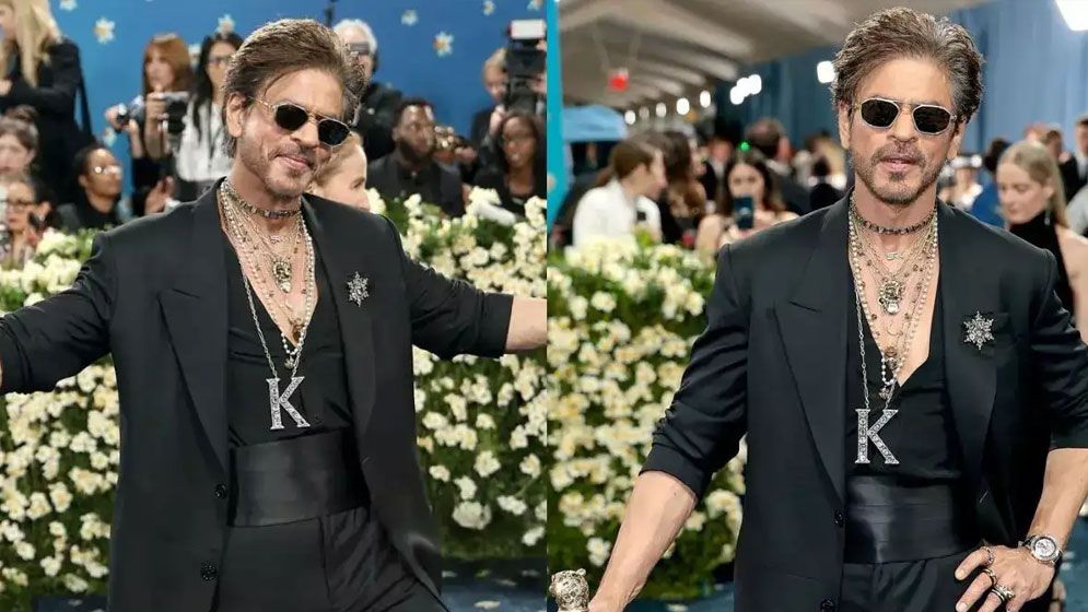 প্রথম ভারতীয় অভিনেতা হিসেবে মেট গালার কার্পেটে হাঁটলেন বলিউড বাদশা শাহরুখ খান।