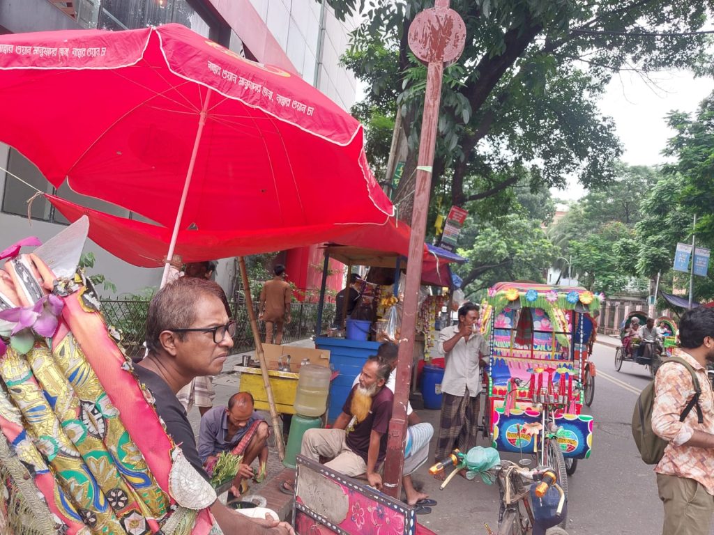 ফুটপাতে শৃঙ্খলা ফিরবে কবে?