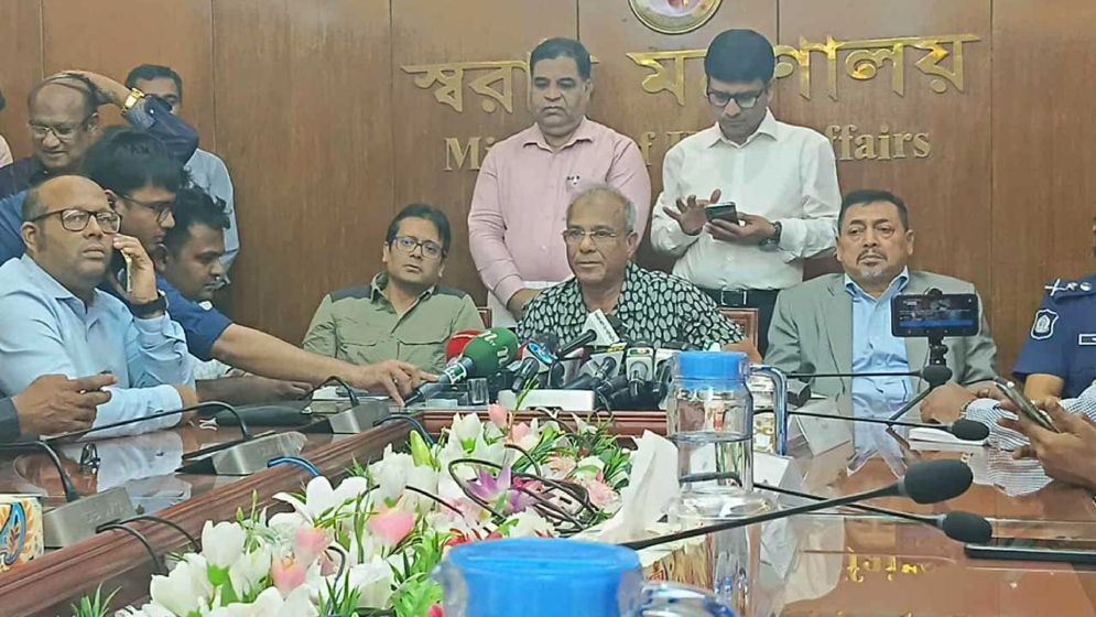 ১৩ নভেম্বর ঘিরে শঙ্কা আছে কিনা, স্বরাষ্ট্র উপদেষ্টা যা বললেন