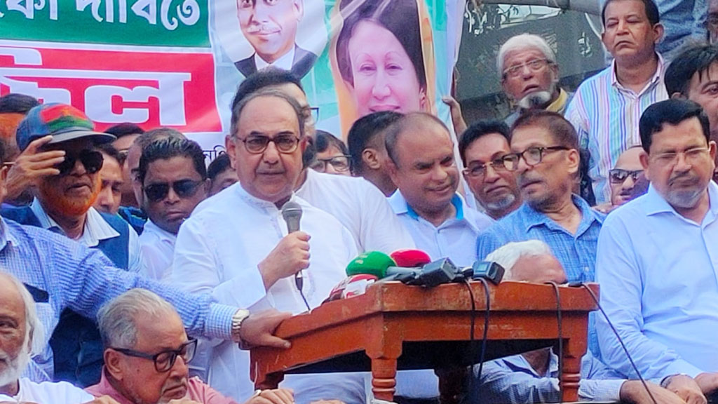 'শেখ হাসিনার পর এখন কিছু অর্বাচীন বালকদের হাত থেকেও দেশকে রক্ষা করতে হবে'